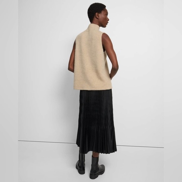Theory Turtleneck Sweater Vest Brushed Wool (size S) - Picture 3 of 9